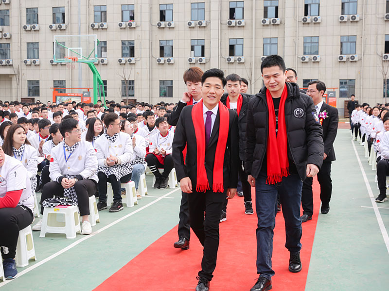 陕西新东方烹饪学校成功学子母校行