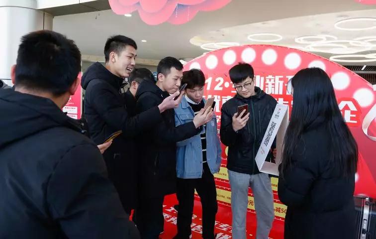 ����˫11��˫12���캰�صĶ��֣������������¶���Ϊ�Լ�Ͷ��һ�ѣ�
