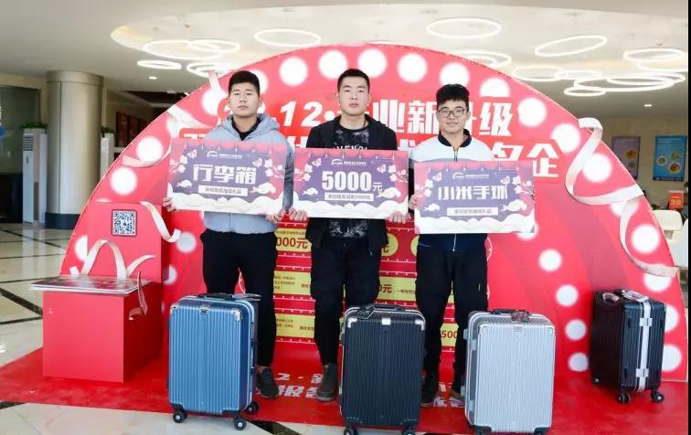 ����˫11��˫12���캰�صĶ��֣������������¶���Ϊ�Լ�Ͷ��һ�ѣ�