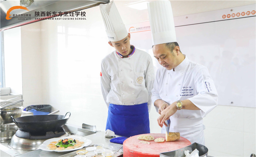 教师进校园|天宇菲尔德总厨来陕西新东方授课啦