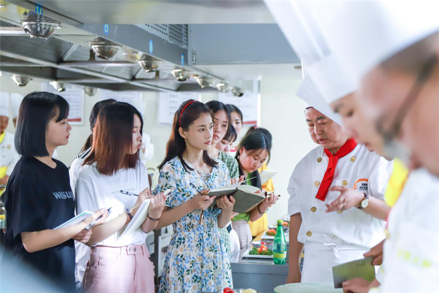 ������¾翪�ģ��¶������Ϊ�þ��ṩ����ָ��