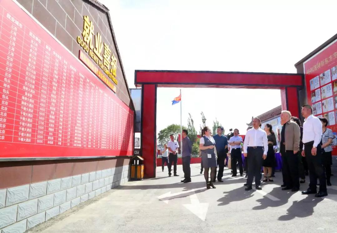 ȫ���˴�ί�ḱίԱ���������������ͺ��߽��¶������ѧУ����