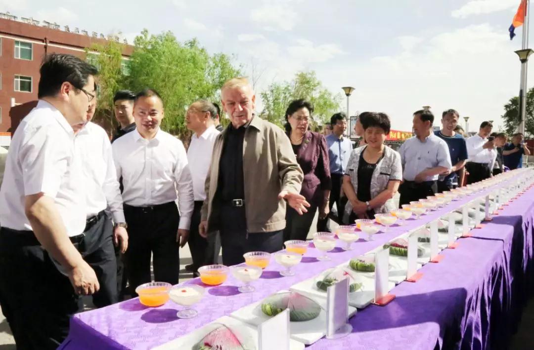 ȫ���˴�ί�ḱίԱ���������������ͺ��߽��¶������ѧУ����