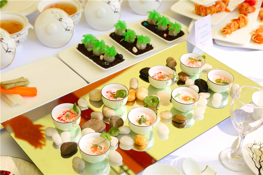 热烈庆祝新东方烹饪教育31周年庆典暨2019年中西餐宴席大赛成功举办!