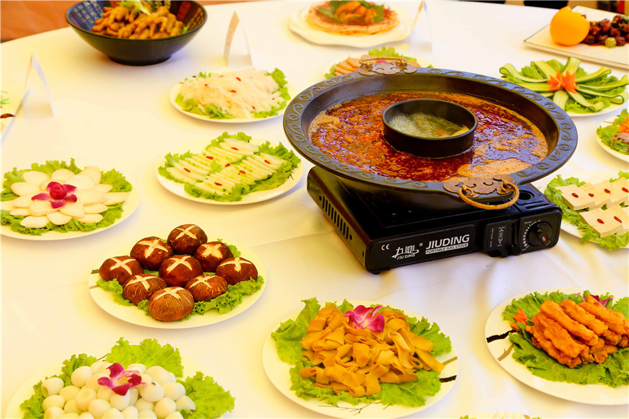 热烈庆祝新东方烹饪教育31周年庆典暨2019年中西餐宴席大赛成功举办!