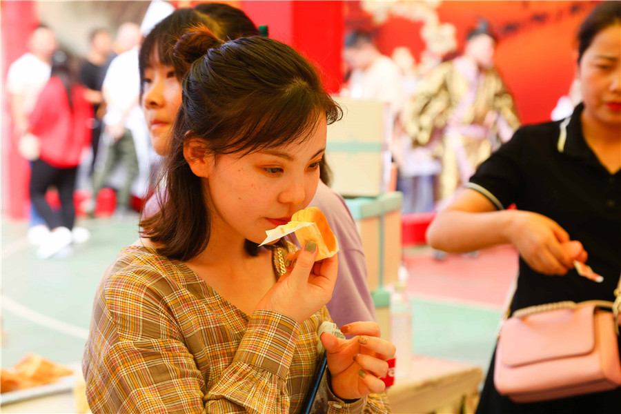 热烈庆祝新东方烹饪教育31周年庆典暨2019年中西餐宴席大赛成功举办!