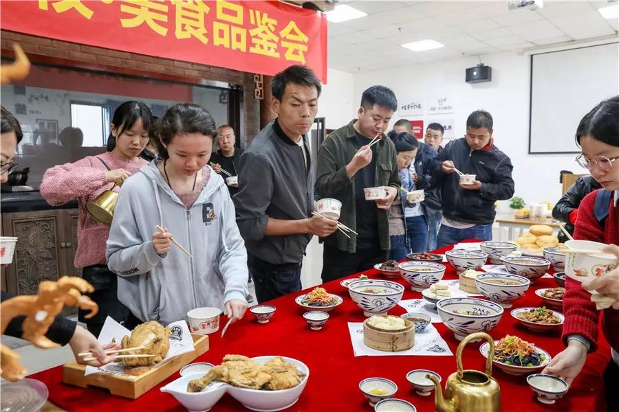 ������ͷһ��Ǯ�ĸ����ٺ٣���ʲô������