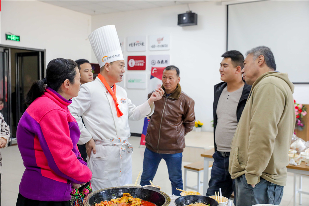 【打工返乡学厨师创业指南】 2019年打工返乡学厨师创业怎么样?